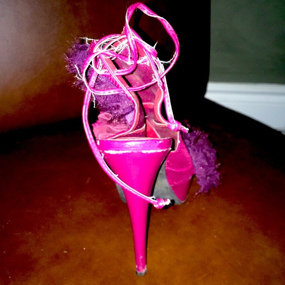 FUNKY, MESH, LEATHER & SUEDE PEEP TOE BOOTIES. - Picture 3 of 4